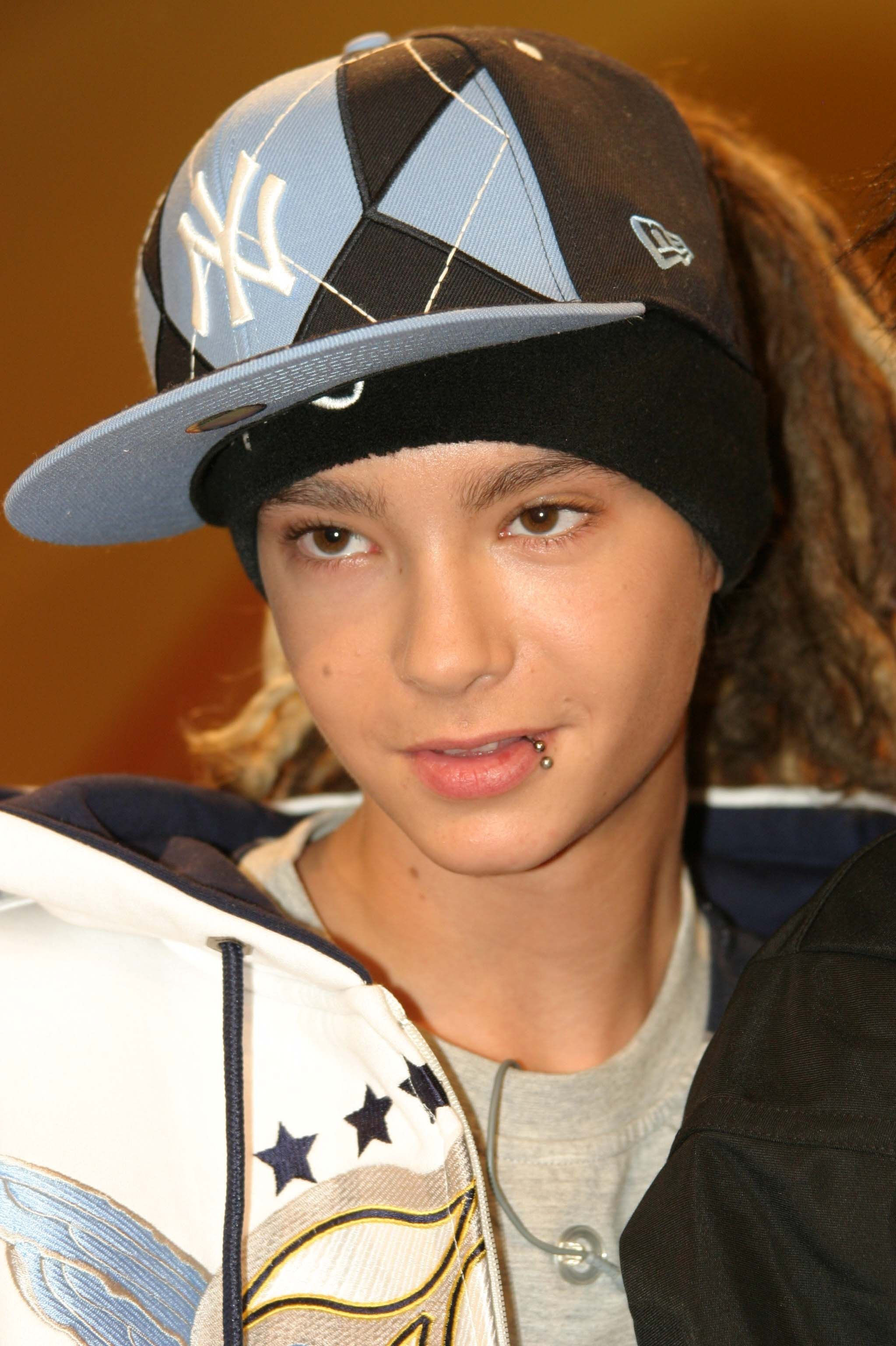 Том каулитц фф. Tom Kaulitz 2007. Tom Kaulitz 2009. Tom Kaulitz 2006. Том Каулитц 2007.